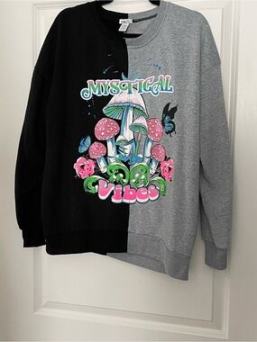 Rue21 Black and Gray Pullover Sweatshirt-Size XL